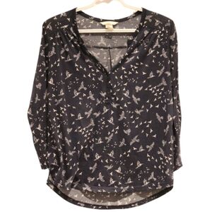 3/$20 🏷 H&M Navy Bird Henley Shirt Size M